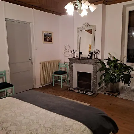 Ancienne Ferme Restauree Holiday home Virazeil